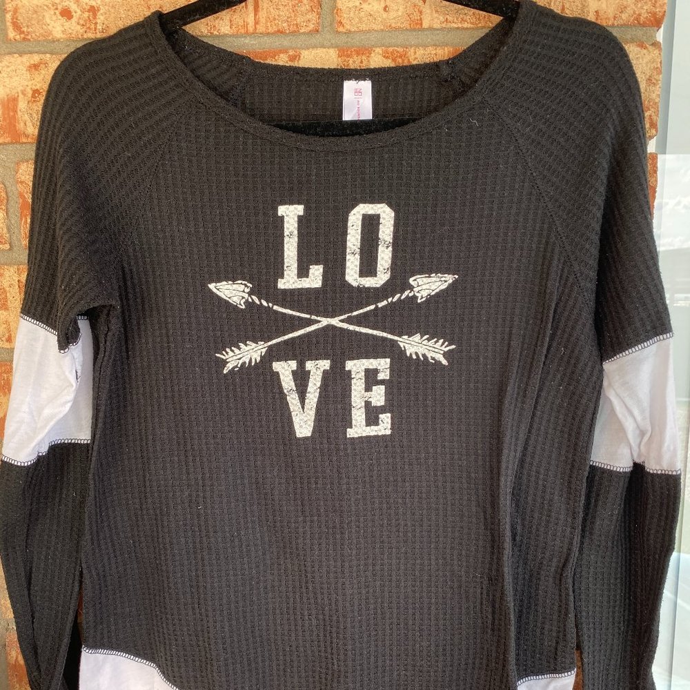 No Boundaries Varsity LOVE Black Long Waffle Sleeve (Large 11-13)